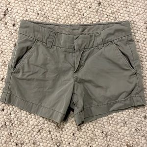 Uniqlo sage green shorts sz 0
